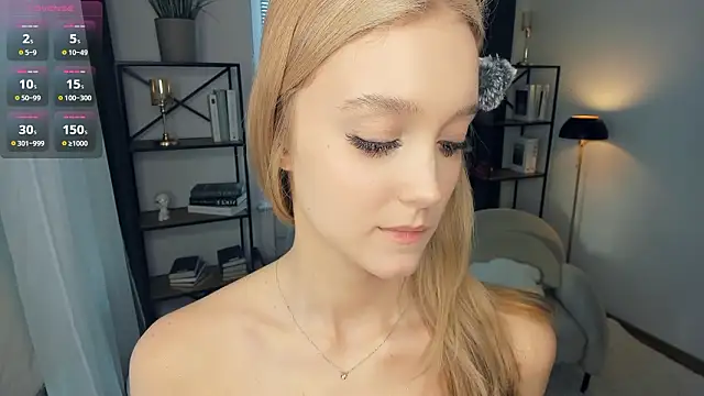 SerrenaAa: διαδικτυακό σόου στην κάμερα