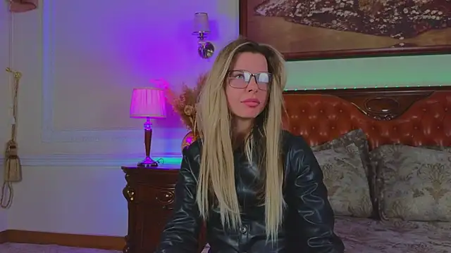 Real_Tini Chat XXX in diretta