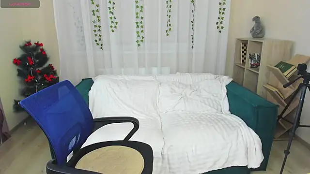 MonikaPinch_ Chat XXX in diretta