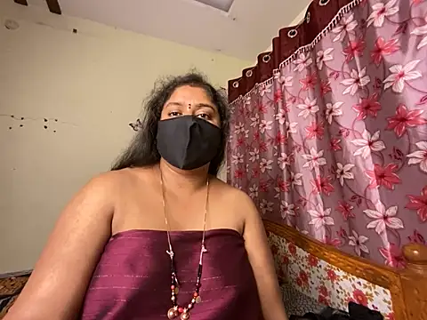 LouleyRaniiのウェブカメラショー