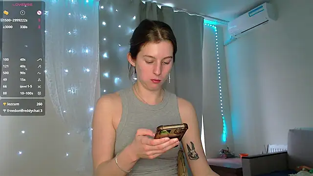 Czat XXX na żywo – JalevaKitties2