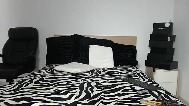 Layla23a 现场XXX聊天