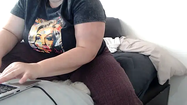 sweeti_Em Show in webcam