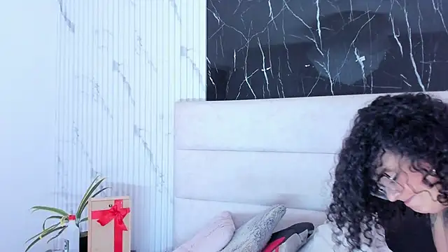 Reginavegaa Adlı Modelin Canlı XXX Sohbeti