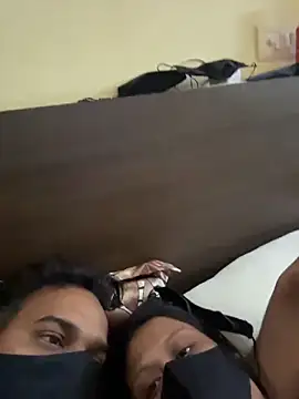 Živý XXX chat indianshycouple