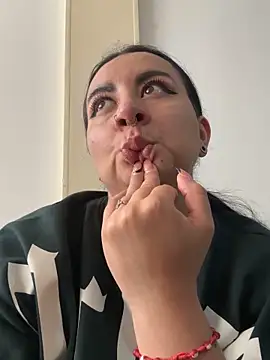 Abril_Luv élő XXX-chatje