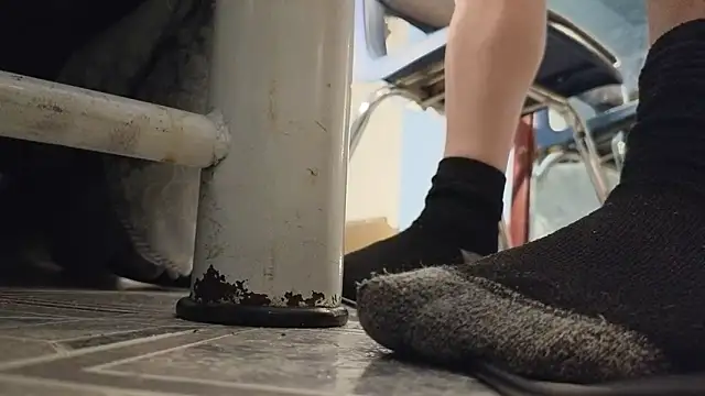 Sandrasaa: διαδικτυακό σόου στην κάμερα