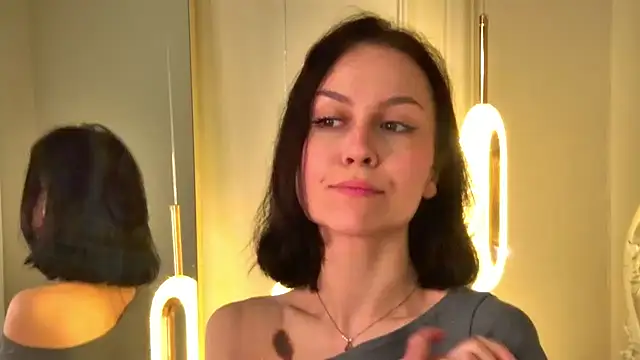 MonicaMercer Chat XXX in diretta