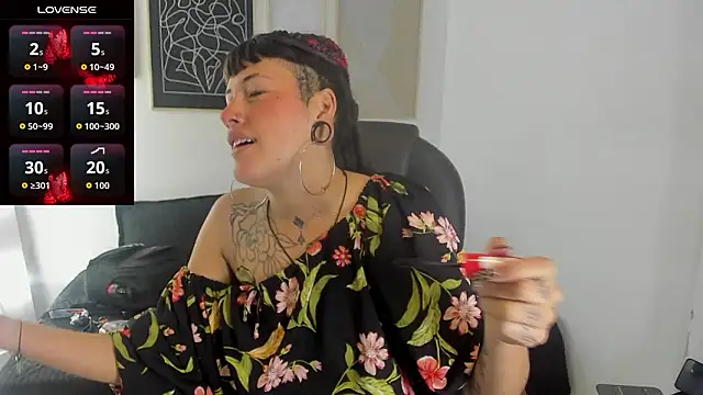 _sharlotte777 即時 XXX 聊天