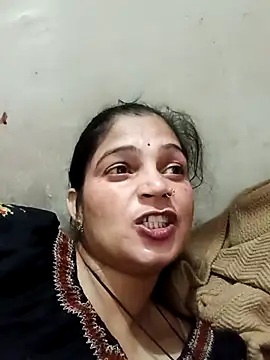 Mohni_love: διαδικτυακό σόου στην κάμερα