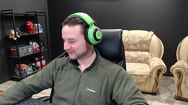 Show modela MihasikD na web-kameri