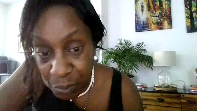 Ebony-SultryX: онлайн-секс-чат