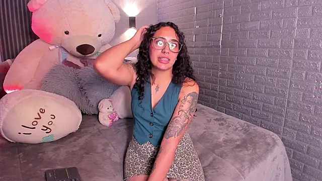 Magic_ivone লাইভ XXX চ্যাট