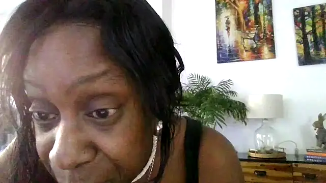 Pokazy przed kamerką – Ebony-SultryX