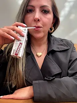 _Abril-Office1 – Naživo XXX chat