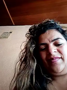 Mia-GlowのライブXXXチャット