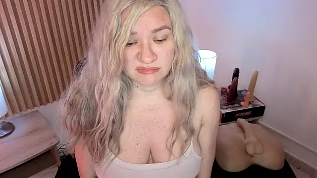 MarianL0ve: διαδικτυακό σόου στην κάμερα