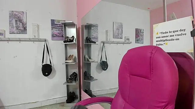 Chatroom XXX en direct de CAMILA--REY