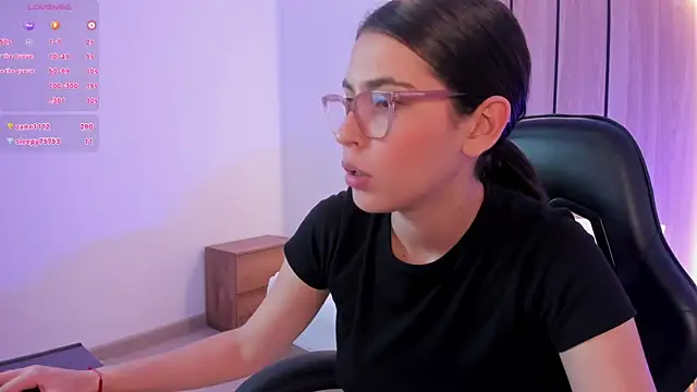 desireee_ Adlı Modelin Canlı XXX Sohbeti