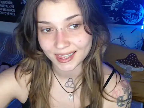 AlienforTwenty live XXX chat