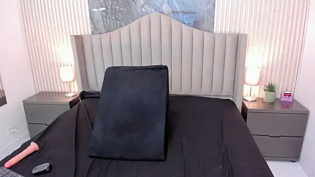 Arianaa_Cooper_n Webbikameraesitys