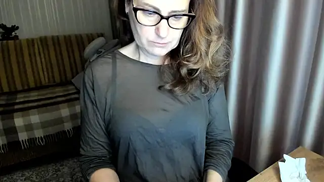 lauraoven live XXX chat