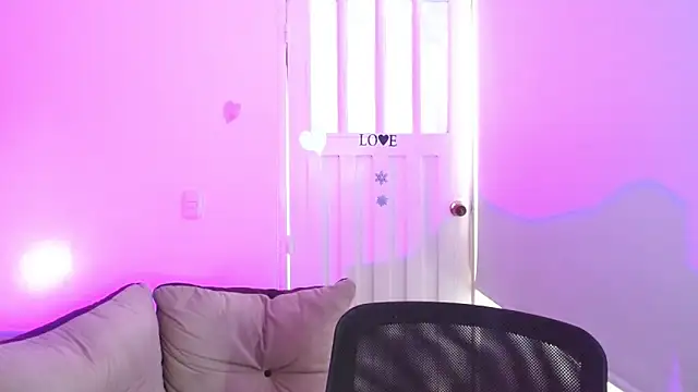 milfrousse 现场XXX聊天