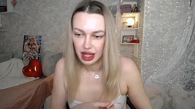 NickyAdamidi élő XXX-chatje