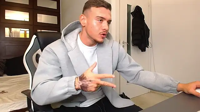 Chat XXX en directo de ElijahThorne