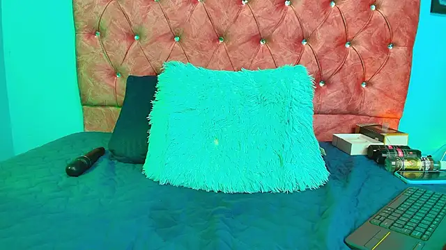 blue_violette_ élő XXX-chatje