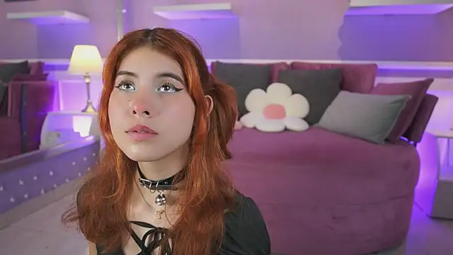 DahliaGrey élő XXX-chatje