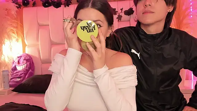 Daphne_And_Roger Chat XXX in diretta