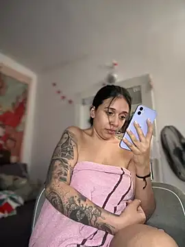 kiaraglam2 Show in webcam