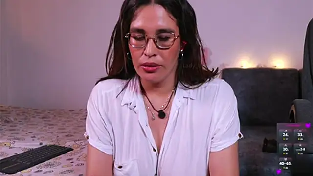 kathieandpovcock1's Live XXX Chat