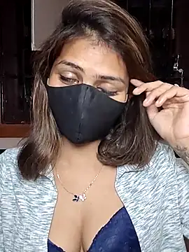 Isha_Sax élő XXX-chatje