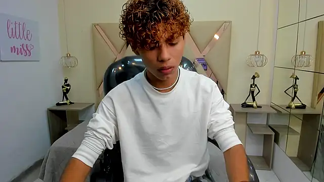 Anyelo_Twink 即時 XXX 聊天