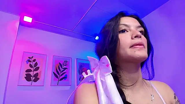 Maddie_T18 Live XXX-Chat