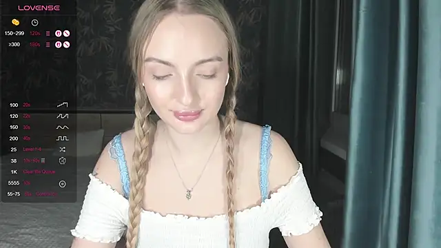 A_delina élő XXX-chatje