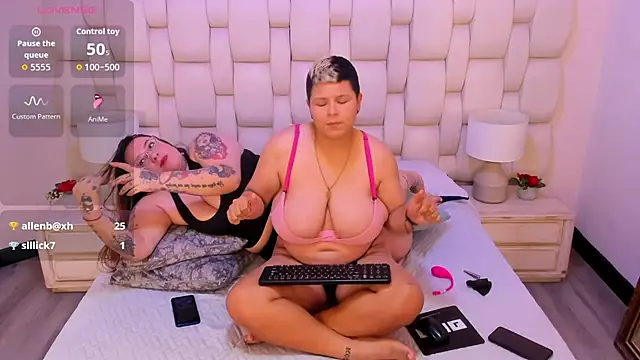 Онлайн чат XXX MiaYMolly