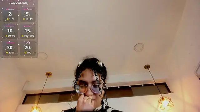 Chat +18 de Hanna_Cornee_ ao vivo