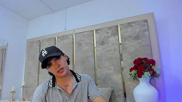 BenitoSaenz: απευθείας συνομιλία ΧΧΧ