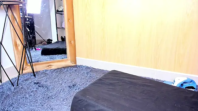 Czat XXX na żywo – RoyalDesire_