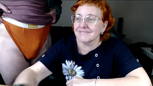 JoannaAndNeighbour's Live XXX Chat