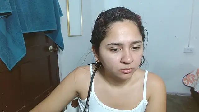 Thalian Adlı Modelin Canlı XXX Sohbeti