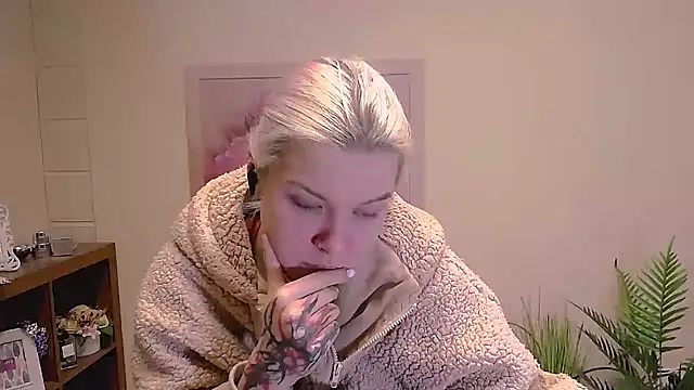 Hot_Blonda élő XXX-chatje