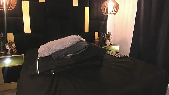 Lucio__Fox: διαδικτυακό σόου στην κάμερα