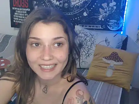 AlienforTwenty's Live XXX Chat