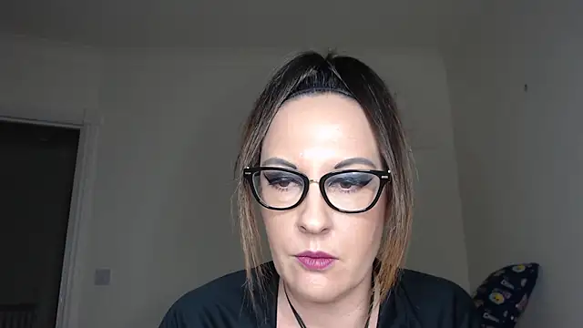 Humiliatrixxxx – Live XXX-chat