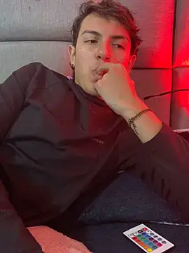 Chat +18 de NaytonFreeman ao vivo