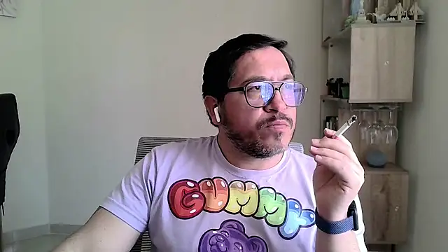 HiddenBear élő XXX-chatje